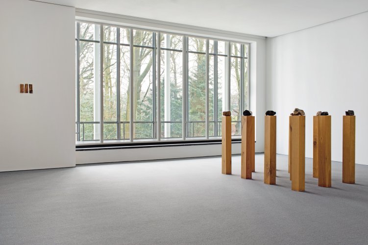 Ausstellungsansicht »herman de vries. sculptures trouvées«, Ernst Barlach Haus 2016