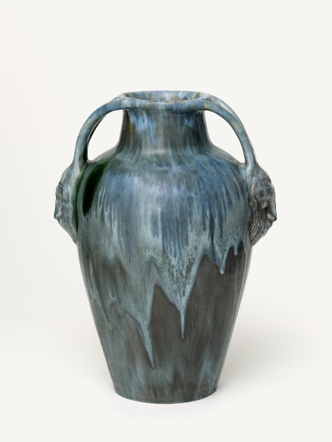 Henkelvase mit Masken VI, um 1903/04