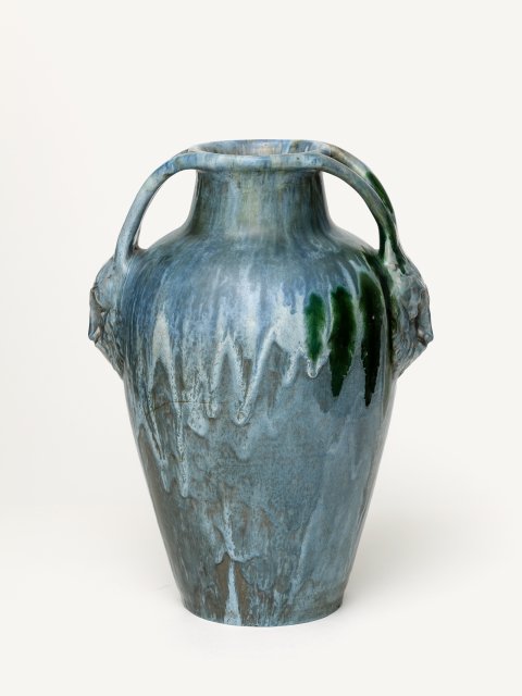 Henkelvase mit Masken VI, um 1903/04